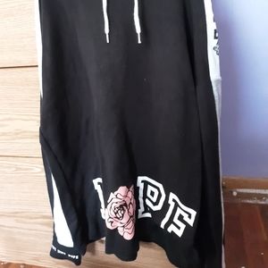 No Boundries black hoodie